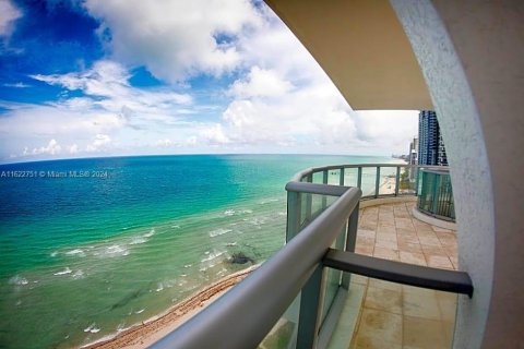 Condo in Sunny Isles Beach, Florida, 2 bedrooms  № 1269994 - photo 1