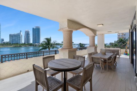 Condo in Miami Beach, Florida, 4 bedrooms  № 1327659 - photo 11