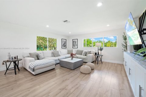 Casa en venta en Miami, Florida, 4 dormitorios, 271.83 m2 № 1327660 - foto 15