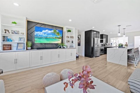 Villa ou maison à vendre à Miami, Floride: 4 chambres, 271.83 m2 № 1327660 - photo 17