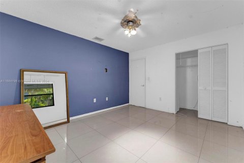 Casa en venta en Miami, Florida, 6 dormitorios, 359.81 m2 № 1327661 - foto 22