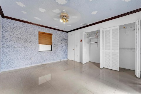 House in Miami, Florida 6 bedrooms, 359.81 sq.m. № 1327661 - photo 20