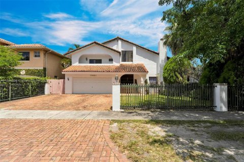 Villa ou maison à vendre à Miami, Floride: 6 chambres, 359.81 m2 № 1327661 - photo 3