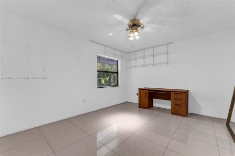 Casa en venta en Miami, Florida, 6 dormitorios, 359.81 m2 № 1327661 - foto 21