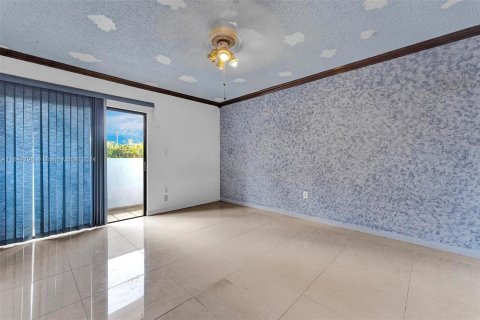 Casa en venta en Miami, Florida, 6 dormitorios, 359.81 m2 № 1327661 - foto 19