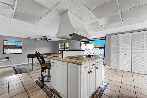 Villa ou maison à vendre à Miami, Floride: 6 chambres, 359.81 m2 № 1327661 - photo 17