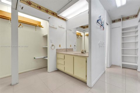 Villa ou maison à vendre à Miami, Floride: 6 chambres, 359.81 m2 № 1327661 - photo 28