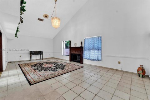 Villa ou maison à vendre à Miami, Floride: 6 chambres, 359.81 m2 № 1327661 - photo 9