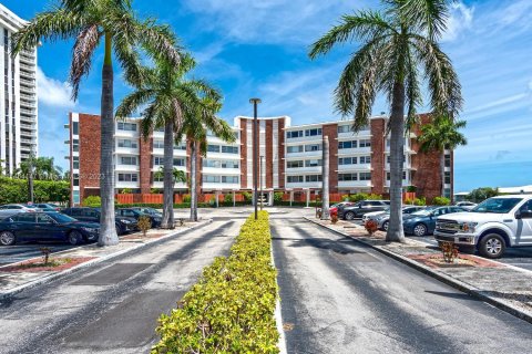 Condominio en venta en Miami Shores, Florida, 2 dormitorios, 101.54 m2 № 752111 - foto 1