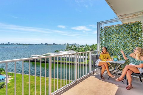 Condominio en venta en Miami Shores, Florida, 2 dormitorios, 101.54 m2 № 752111 - foto 25