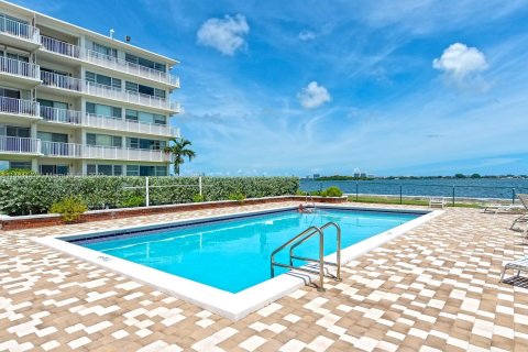 Condominio en venta en Miami Shores, Florida, 2 dormitorios, 101.54 m2 № 752111 - foto 3