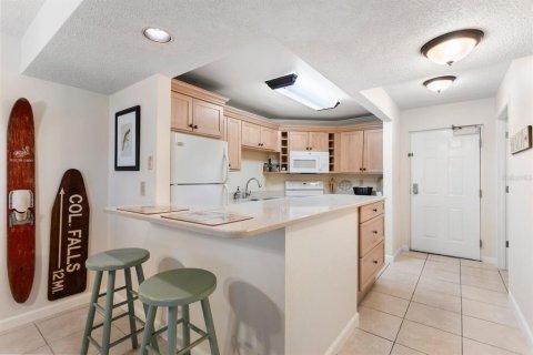 Condo in Tierra Verde, Florida, 1 bedroom  № 915893 - photo 4