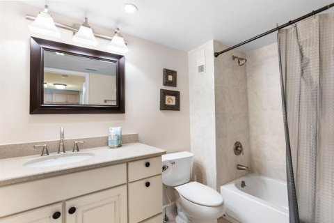 Condo in Tierra Verde, Florida, 1 bedroom  № 915893 - photo 22