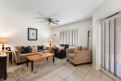 Condo in Tierra Verde, Florida, 1 bedroom  № 915893 - photo 15