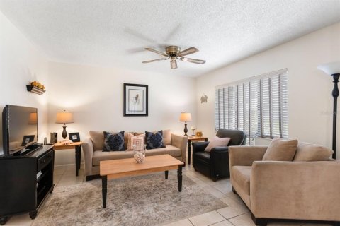 Condo in Tierra Verde, Florida, 1 bedroom  № 915893 - photo 16