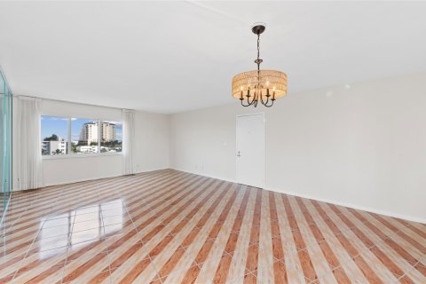 Condo in Fort Lauderdale, Florida, 2 bedrooms  № 986982 - photo 15