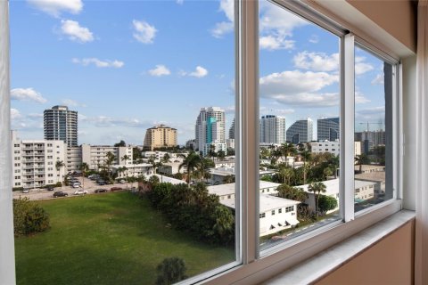 Condo in Fort Lauderdale, Florida, 2 bedrooms  № 986982 - photo 2