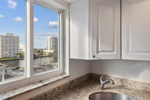 Condo in Fort Lauderdale, Florida, 2 bedrooms  № 986982 - photo 19