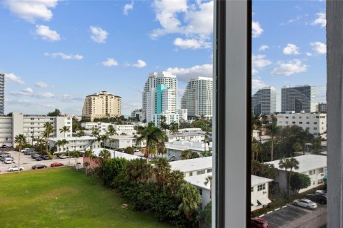 Condo in Fort Lauderdale, Florida, 2 bedrooms  № 986982 - photo 24