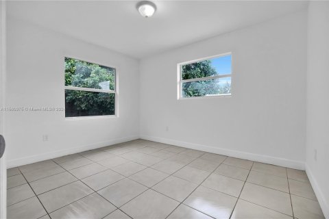 Commercial property in Miami, Florida 238.29 sq.m. № 1095236 - photo 24