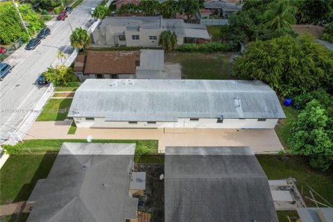 Commercial property in Miami, Florida 238.29 sq.m. № 1095236 - photo 12