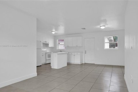 Commercial property in Miami, Florida 238.29 sq.m. № 1095236 - photo 19