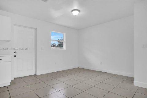 Commercial property in Miami, Florida 238.29 sq.m. № 1095236 - photo 16