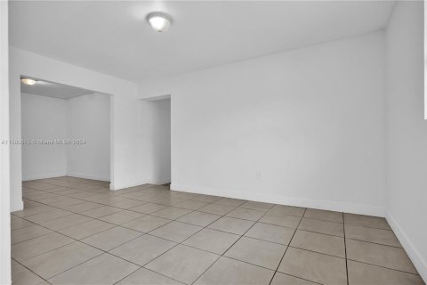 Commercial property in Miami, Florida 238.29 sq.m. № 1095236 - photo 28