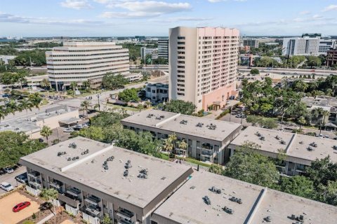 Condo in Tampa, Florida, 2 bedrooms  № 1396523 - photo 1