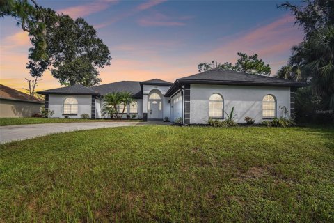 Villa ou maison à vendre à North Port, Floride: 4 chambres, 223.99 m2 № 1089987 - photo 1