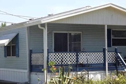 House in Crescent City, Florida 2 bedrooms, 89.19 sq.m. № 882163 - photo 1