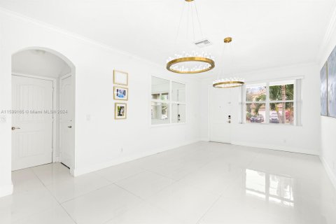 Villa ou maison à vendre à West Palm Beach, Floride: 5 chambres, 258.92 m2 № 1208535 - photo 10