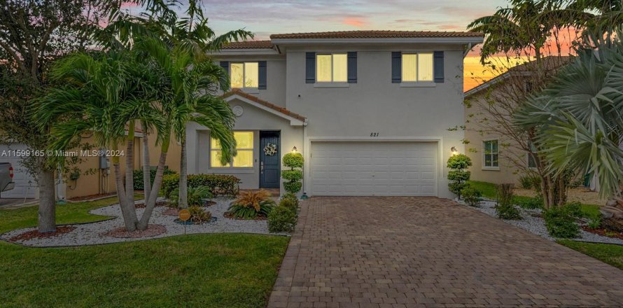 House in West Palm Beach, Florida 5 bedrooms, 258.92 sq.m. № 1208535