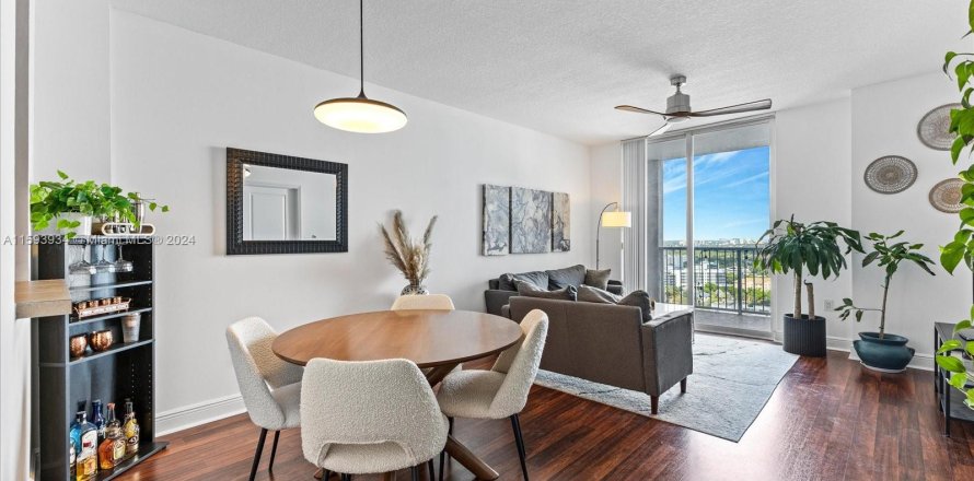 Condo in Miami, Florida, 1 bedroom  № 1208432