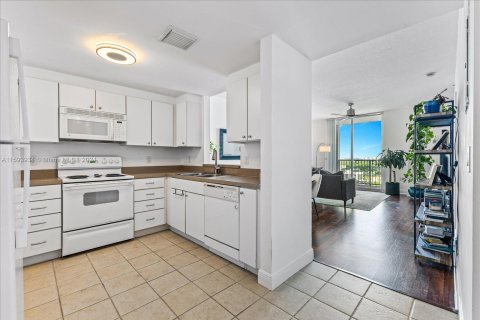 Condominio en venta en Miami, Florida, 1 dormitorio, 72.74 m2 № 1208432 - foto 2