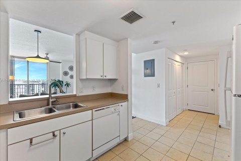 Condominio en venta en Miami, Florida, 1 dormitorio, 72.74 m2 № 1208432 - foto 4