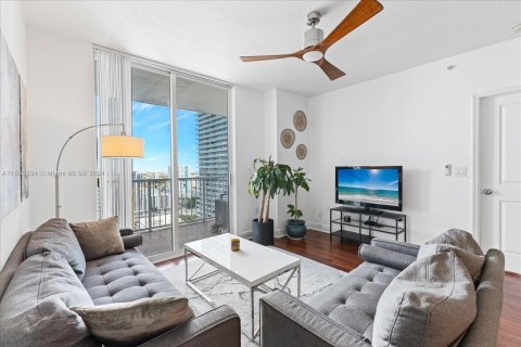 Condo in Miami, Florida, 1 bedroom  № 1208432 - photo 10