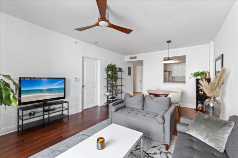 Condo in Miami, Florida, 1 bedroom  № 1208432 - photo 8