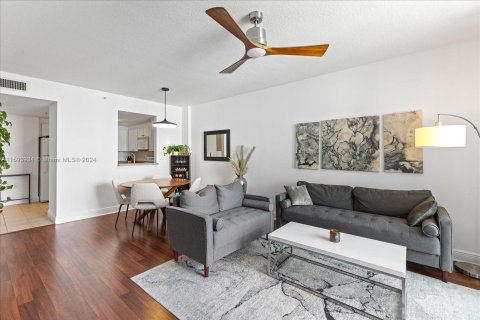 Condo in Miami, Florida, 1 bedroom  № 1208432 - photo 9