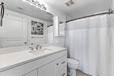 Condo in Miami, Florida, 1 bedroom  № 1208432 - photo 14