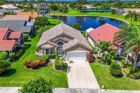 House in Delray Beach, Florida 3 bedrooms, 128.39 sq.m. № 1325342 - photo 2