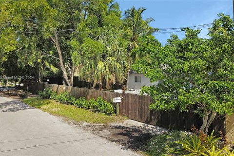 Casa en venta en Fort Lauderdale, Florida, 4 dormitorios, 155.89 m2 № 1325343 - foto 9