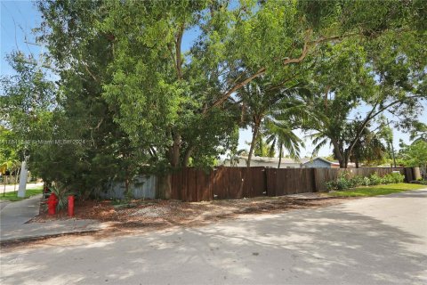 Casa en venta en Fort Lauderdale, Florida, 4 dormitorios, 155.89 m2 № 1325343 - foto 10