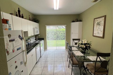 Condo in Hialeah, Florida, 3 bedrooms  № 1325344 - photo 3