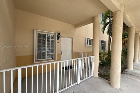 Condo in Hialeah, Florida, 3 bedrooms  № 1325344 - photo 1