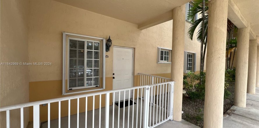 Condo in Hialeah, Florida, 3 bedrooms  № 1325344