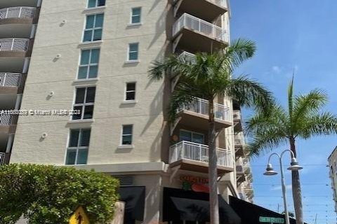 Condo in Miami, Florida, 3 bedrooms  № 1380250 - photo 1