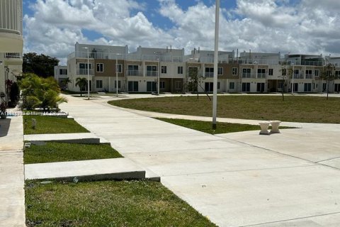 Townhouse in Homestead, Florida 4 bedrooms, 133.22 sq.m. № 1268778 - photo 2