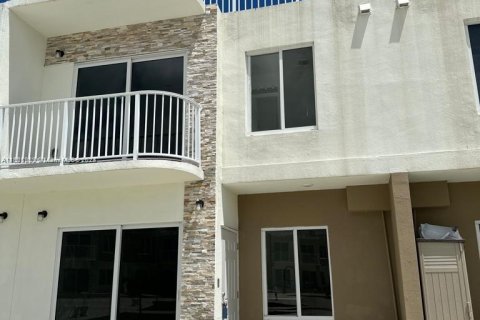 Townhouse in Homestead, Florida 4 bedrooms, 133.22 sq.m. № 1268778 - photo 1