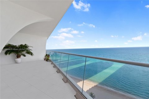 Condominio en venta en Sunny Isles Beach, Florida, 2 dormitorios, 158.31 m2 № 3946 - foto 1